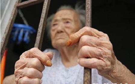 Người già héo hon trong trại dưỡng lão